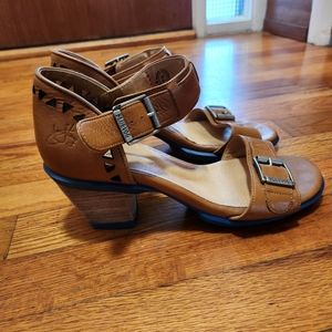 Leather Fluevog women's heeled sandals 70s retro